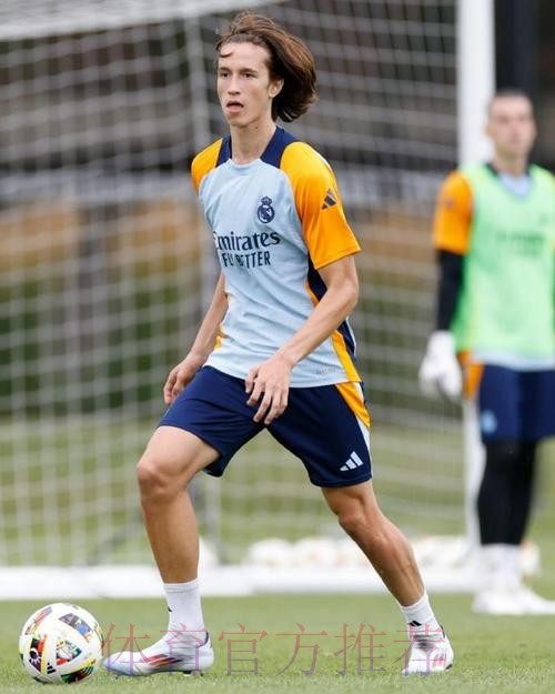 记者:皇马小将胡安-马丁内斯接受了膝盖手术 记者:皇马小将胡安-马丁内斯接受了膝盖手术